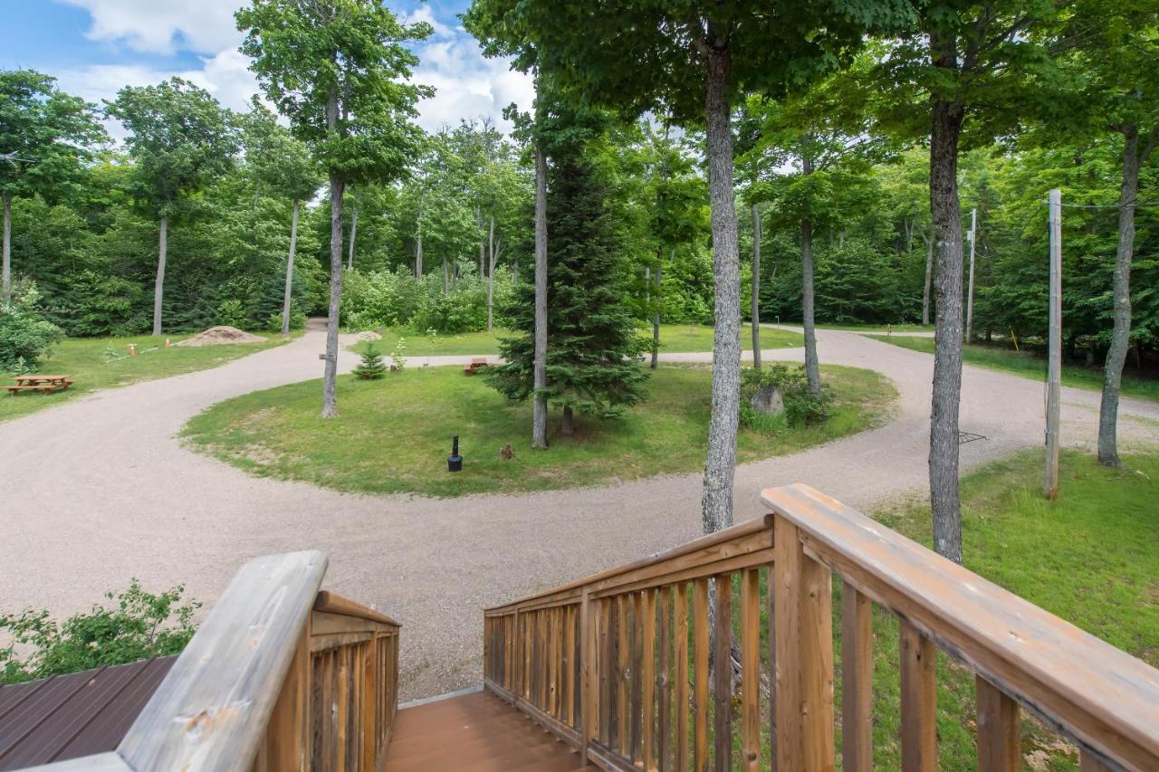 Madawaska Lodge-Cottage Exterior photo