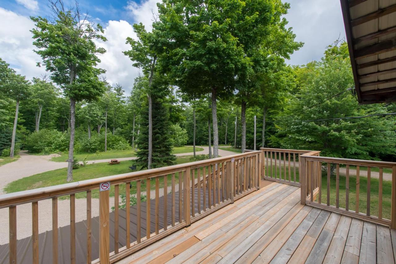 Madawaska Lodge-Cottage Exterior photo