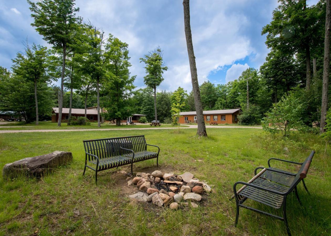 Madawaska Lodge-Cottage Exterior photo
