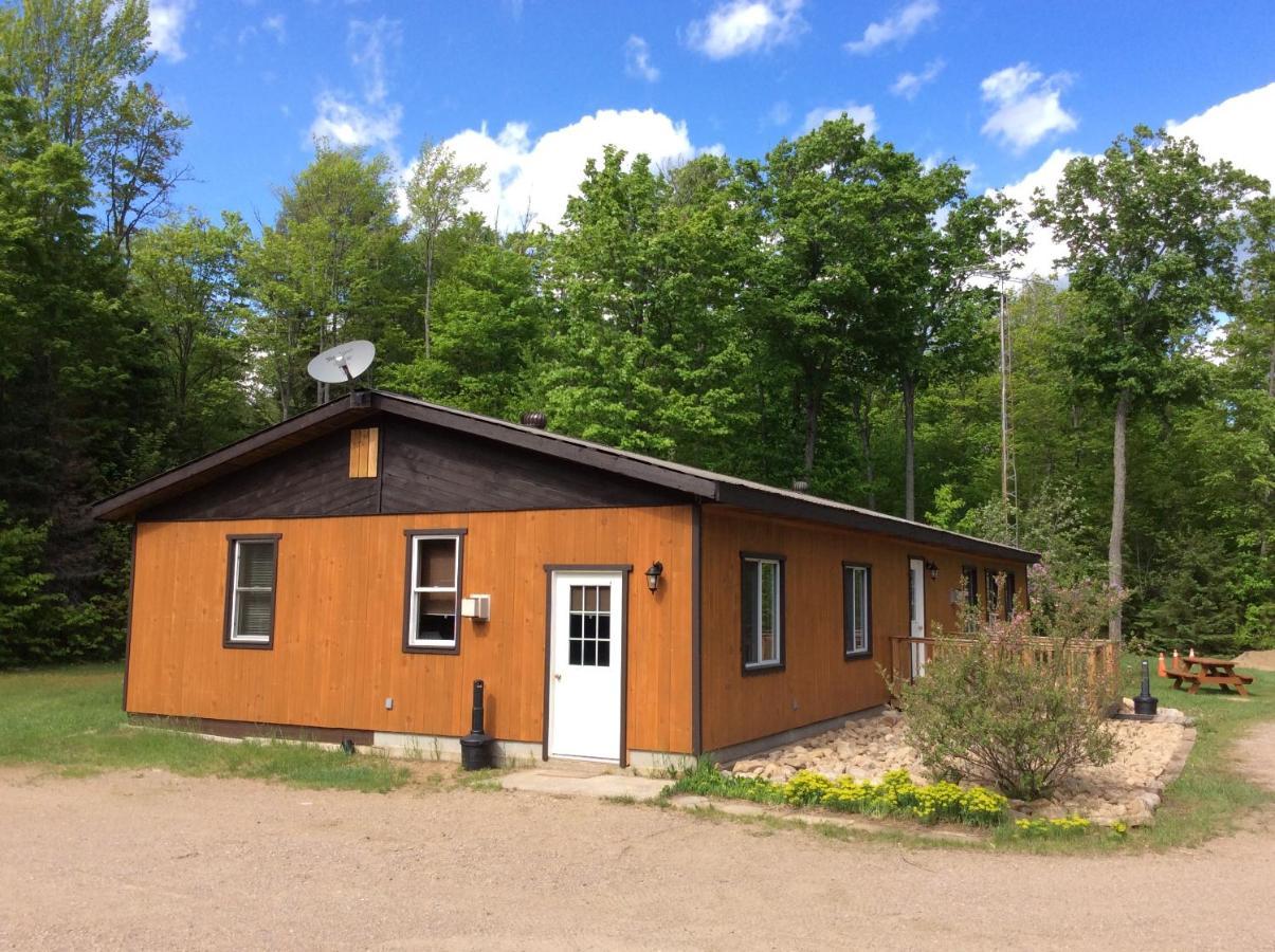 Madawaska Lodge-Cottage Exterior photo
