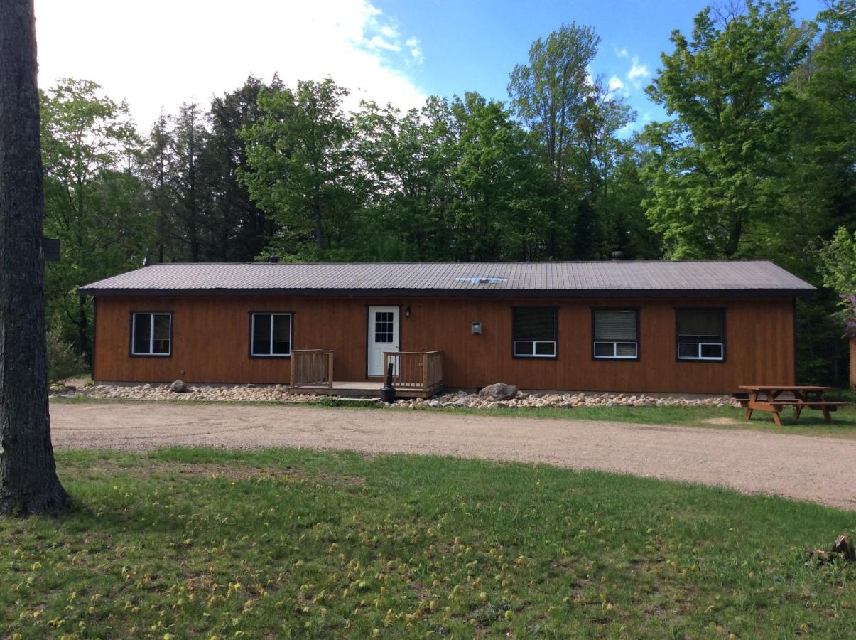 Madawaska Lodge-Cottage Exterior photo